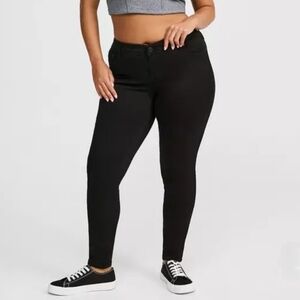 NWT Torrid Denim Luxe Stretch Sateen Black Skinny Jean Women's Size 14 Short